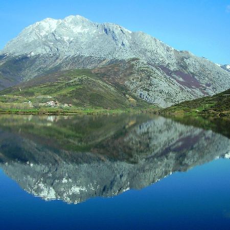 Albergue El Caseron De Fuentes Carrionas Cardano de Abajo Kültér fotó